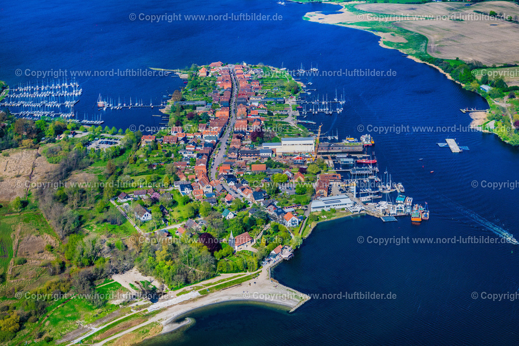 Arnis an der Schlei_ELS_6624010524 | ARNIS 01.05.2024 Ortskern am Uferbereich des Schlei in Arnis im Bundesland Schleswig-Holstein.Kleinste Stadt in Deutschland. // Village on the banks of the area Schlei in Arnis in the state Schleswig-Holstein. Foto: Martin Elsen