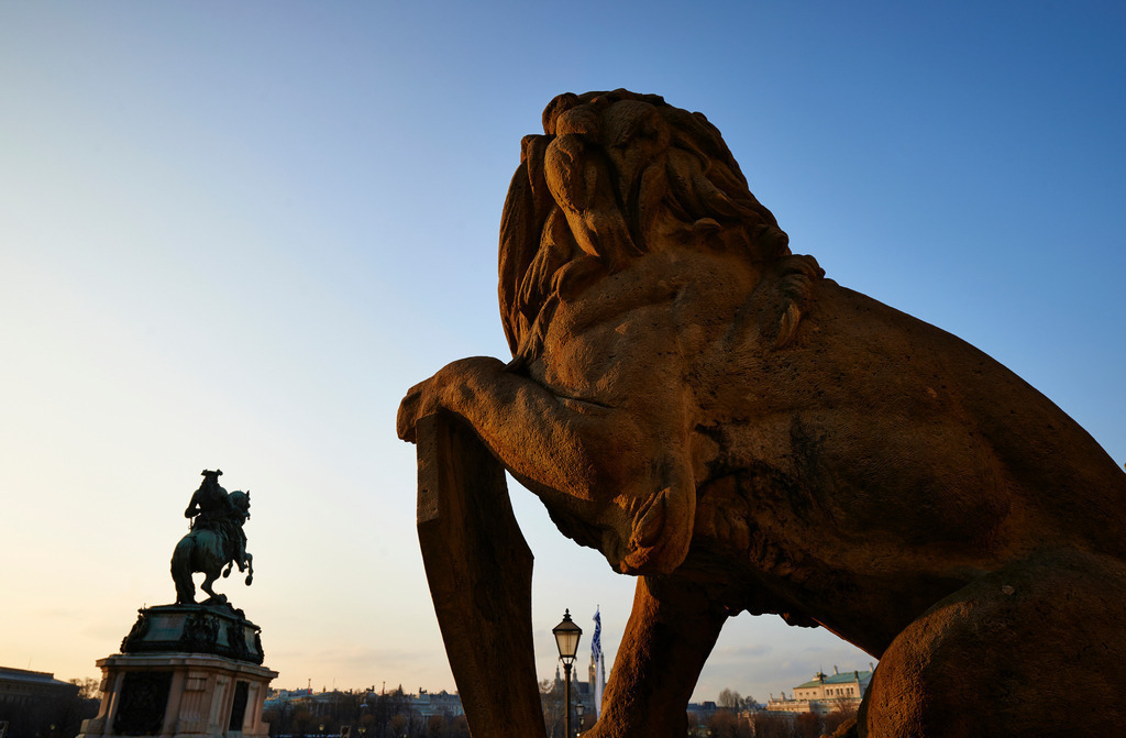 Blick von Hofburg auf Reiterstandbild | Wien, Austria - February 25, 2014: Blick von der Hofburg auf das Reiterstandbild Prinz Eugen. - Realisiert mit Pictrs.com