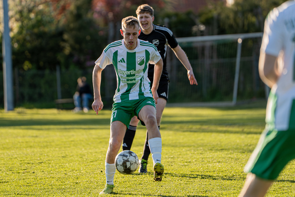 Fußball I Herren I Saison 2025-2026 I Bezirksliga Weser-Ems 4 I 15. Spieltag I TuS Lutten - GW Brockdorf I 07805 | jns.sportfotos - Realisiert mit Pictrs.com