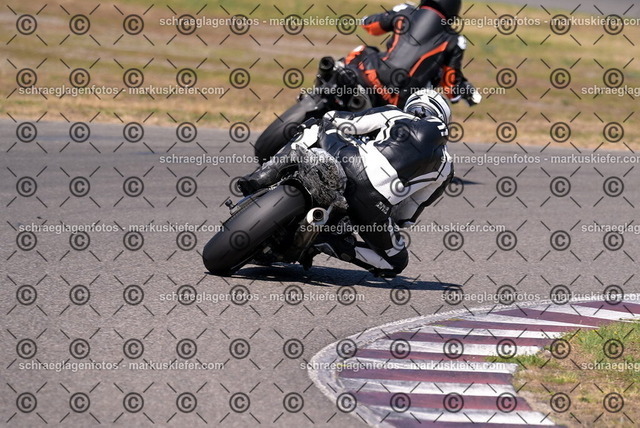 26bt04-1911 | markuskiefer.com - Realisiert mit Pictrs.com