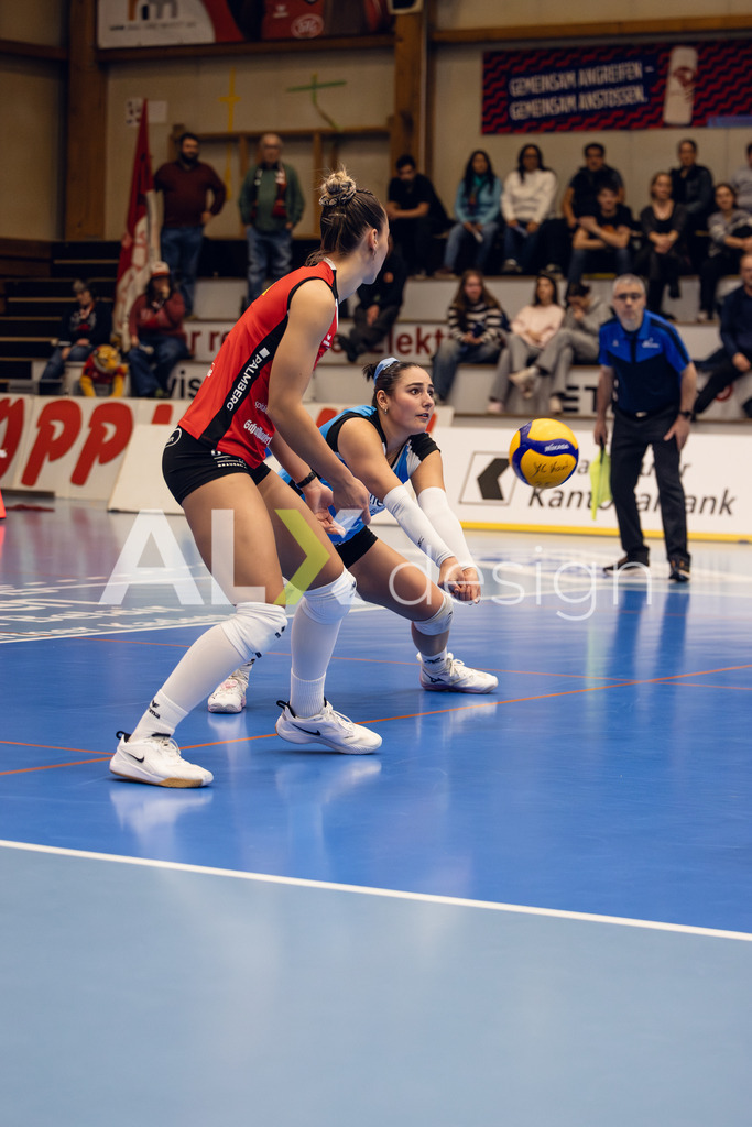 Volleyball I Frauen I Saison 2025-2026 I Volleyball NLA | Women I Round 14 I VC Kanti Schaffhausen - NLZ Volleyball Academy Zürich I 16.01.2026 | VC Kanti Schaffhausen - 12 Isabella Loffreda (CH) – Libera - Realisiert mit Pictrs.com