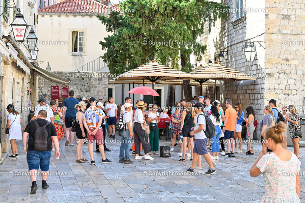 Kroatien_ Dubrovnik_ 11.10.2023-116 | 11.10.2023, Kroatien, HRV, Dubrovnik im Bild Gastronomie, Tourismus, Touristen, Sehenswuerdigkeiten, Stadtansichten



eine Stadt im suedlichen Kroatien an der Adriakueste in der Gespannschaft Dubrovnik-Nereveta. Die Altstadt wurde im Jahr 1979 von der UNESCO in die Liste des Weltkulturerbes aufgenommen.