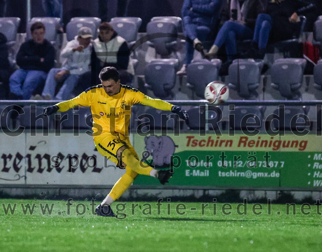 2024-03-15_072_FC_Schwaig_gegen_1_FC_Garmisch-Partenkirchen | Oberding, Deutschland, 15.03.2024:
Fußball, Landesliga Südost 2023 / 2024, 25. Spieltag, FC Schwaig gegen 1. FC Garmisch-Partenkirchen, Endergebnis: 4:0

Torwart Philipp Strunk (FC Schwaig, #30)

Foto: Christian Riedel / fotografie-riedel.net