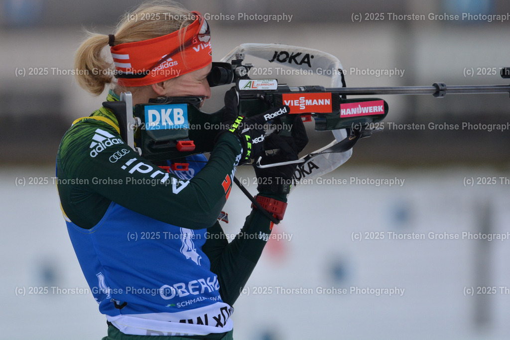 IBU WC Biathlon Oberhof 2018 | HILDEBRAND Franziska (GER) beim Anschiessen vor dem Rennen; IBU WC Biathlon Oberhof 2018, 10 km Verfolgung der Frauen am 06.01.2018 in der DKB Ski Arena in Oberhof, (Deutschland) - Realisiert mit Pictrs.com