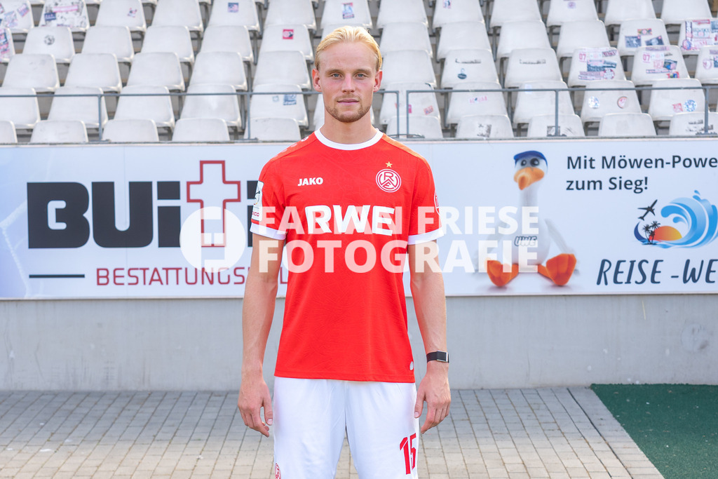 Rot-Weiss Essen; 3. Liga, Portraettermin 2026/2027, Foto: Eibner-Pressefoto/Fabian Friese | Ben Huening (Rot-Weiss Essen, #15),Rot-Weiss Essen; 3. Liga, Portraettermin 2026/2027, Foto: Eibner-Pressefoto/Fabian Friese - Realisiert mit Pictrs.com