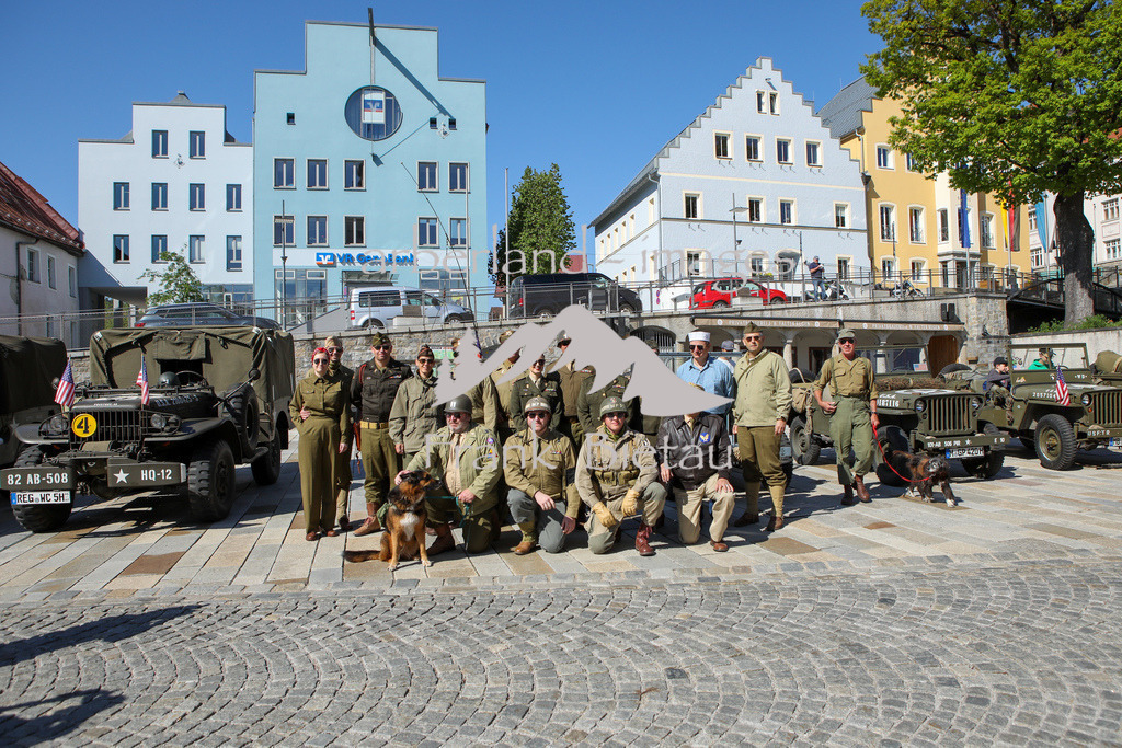 OE7A6742 | Historische Militärfahrzeuge aus Regen unterwegs zur Parade zum Tag der Befreiung in Pilsen