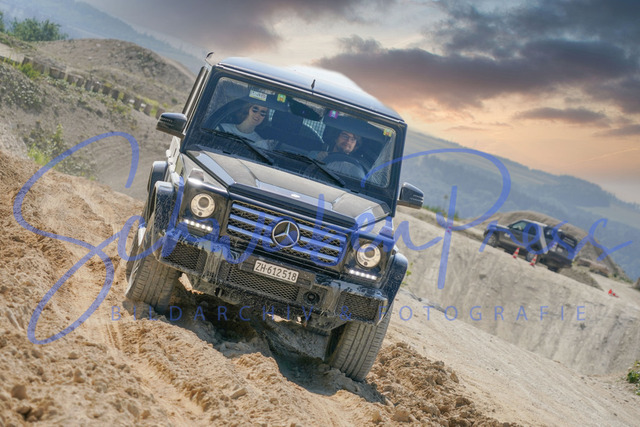 DSC08485 | Vierradfahrzeuge testen unterschiedliches Terrain - ueber Stock und Stein

Offroad Grundkurs im Steinbruch. Unterschiedliche Fahrgegebenheiten mit dem gelaendegaengigem Offroad-Fahrzeug. 

Deutschland, Geisingen, Steinbruch Meichle und Mohr, 10.06.2023