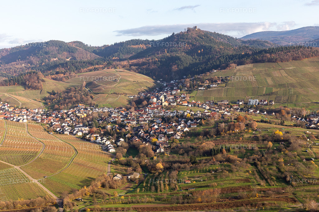 Luftbild: Dorf - Ansicht zu Füßen der Yburg in Varnhalt im Ortsteil Varnhalt in Baden-Baden im Bundesland Baden-Württemberg in Deutschland. Foto: IMG_119889.jpg vom 30.11.2019 durch Werner Riehm/FLY-FOTO.de
