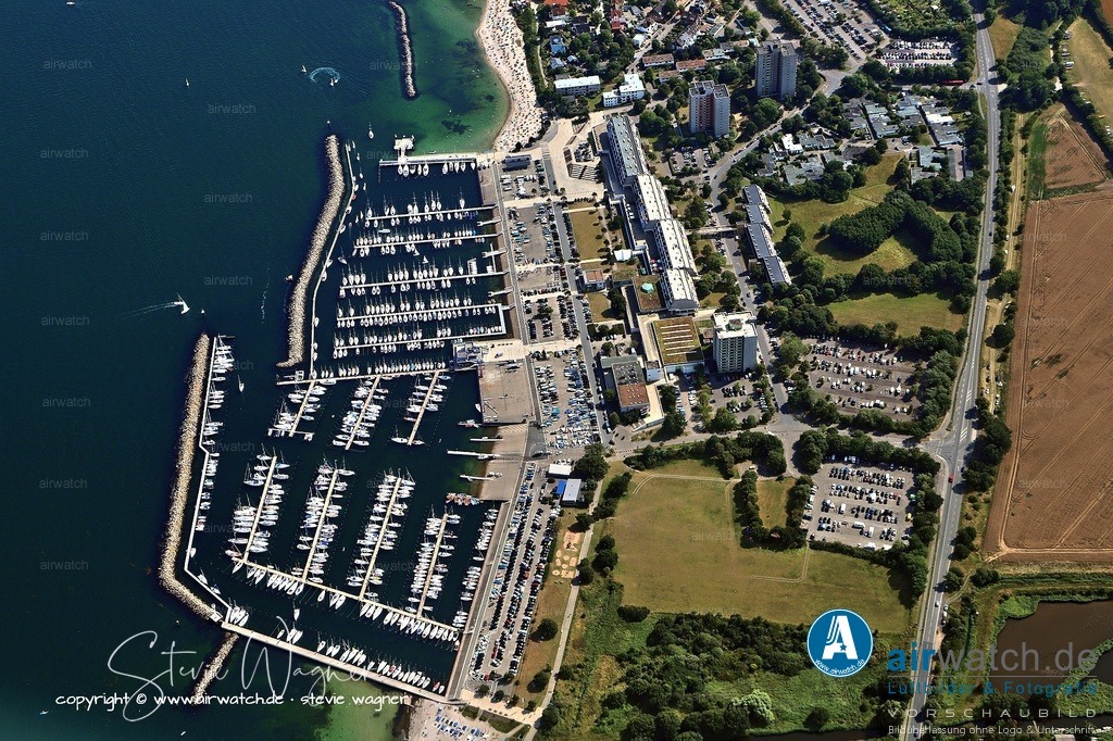 Luftbild Kiel-Schilksee - Bundesleistungszentrum für Segeln | Nachnutzung: Nach den Spielen blieb die Anlage als Bundesleistungszentrum für Segeln erhalten und bildet seitdem das Herzstück der jährlichen Kieler Woche, der größten Segelregatta der Welt.