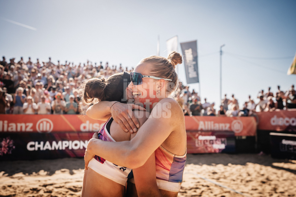 Beachvolleyball | Frauen | Allianz German Beach Tour 2025 | Tourstop Düsseldorf | 11.05.2025 | v.l. Lisa Kotzan und Tabea Schwarz jubeln nach dem Turniersieg