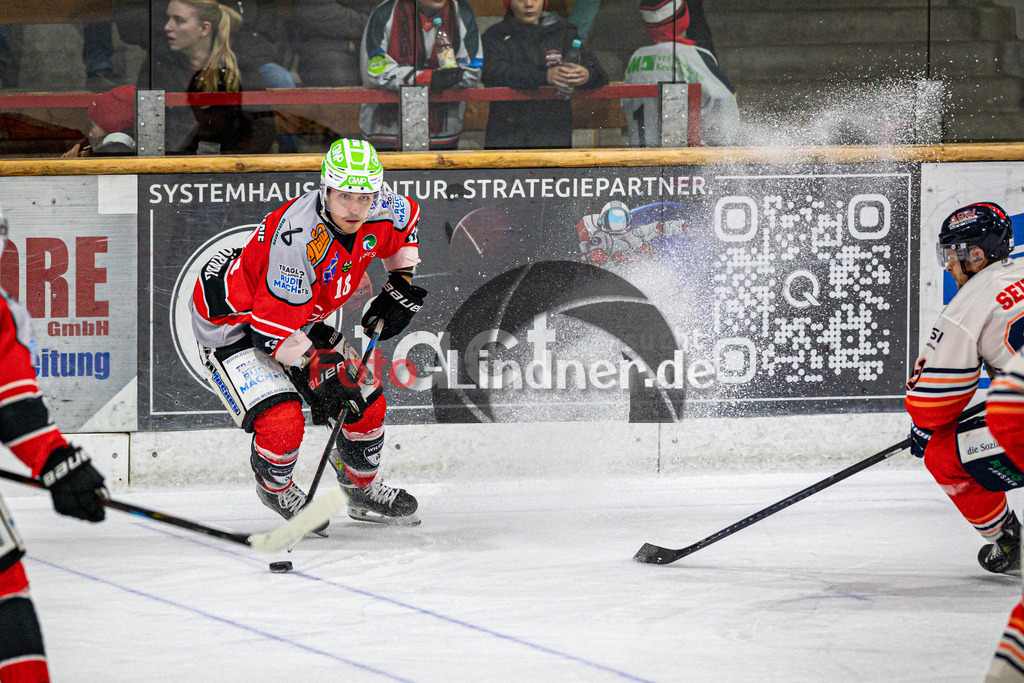 TSV Peißenberg MINERS vs ESC Kempten SHARKS | Eishockey Bayernliga Herren Vorrunde 2024/2025, TSV Peißenberg MINERS vs ESC Kempten SHARKS, 20241018,Valentin HÖRNDL (MINERS 18) in Aktion,2024-10-18 in Peißenberg (Eisstadion)Valentin HÖRNDL (MINERS 18)Copyright: WolfgangxLindner foto-lindner.de
