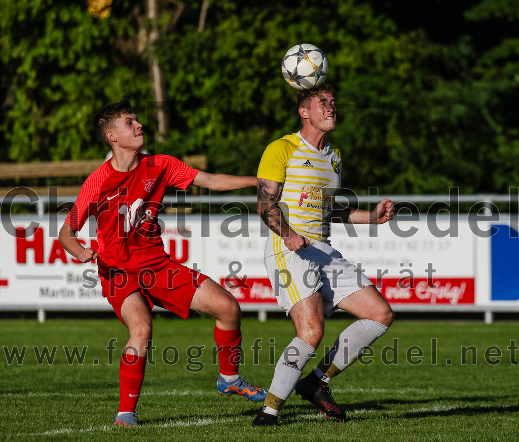 2023-08-18_106_SpVgg_Eichenkofen_gegen_FC_Langenpreising | Erding, Deutschland, 18.08.2023:
Fußball, A-Klasse 2023 / 2024, 3. Spieltag, SpVgg Eichenkofen gegen FC Langenpreising, Endergebnis: 0:2

Oliver Oberhoff (SpVgg Eichenkofen, #19), Christoph Reithmeier (SpVgg Langenpreising, #7)

Foto: Christian Riedel / fotografie-riedel.net