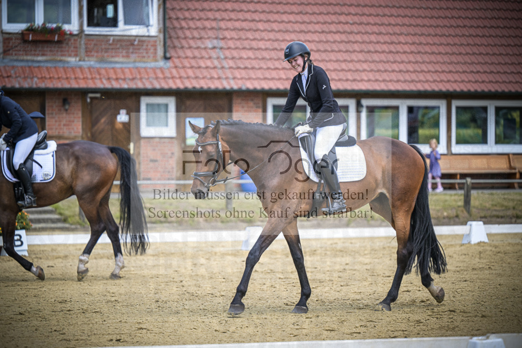 DOS_1225 | Entdecke hochwertige Reitturnierfotos von Foto Oger. Professionell, emotional und authentisch – jetzt Lieblingsmomente im Shop bestellen.Deutschlandweite Turnierfotografie. - Realisiert mit Pictrs.com