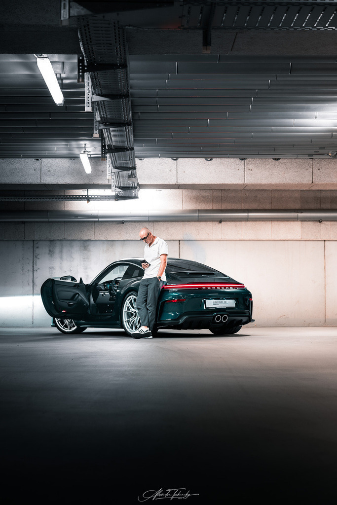 911 GT3 Touring Arlogrünmetallic | Entdecken Sie die faszinierende Welt von Alexander Tschuncky Arts: Kreative Fotografie, atemberaubende Automobilkunst und hochwertiger Bilderdruck. Lassen Sie sich inspirieren! - Realisiert mit Pictrs.com