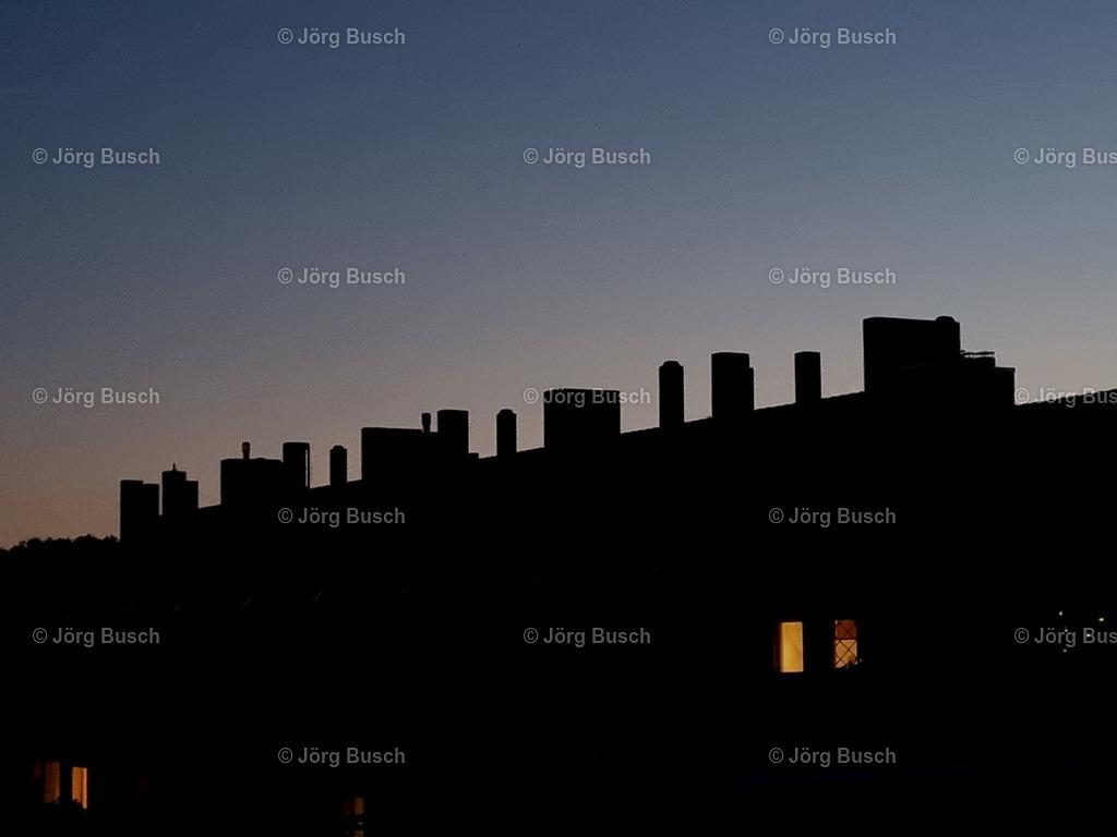Schornsteine bei Nacht | Dieser Shop bietet Fotos und Videos aus den Bereichen Fallschirmspringen, Landschaft und Luftbild - Realizzato con Pictrs.com