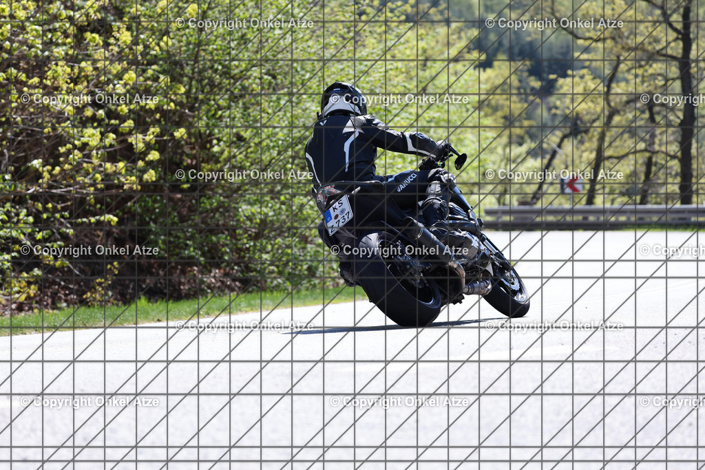 IMG_7071 | Fotograf am Kyffhäuser. Onkel Atze. Kyffhäuser Rennstrecke. Café36. Motorsportfotografie. - Realisiert mit Pictrs.com