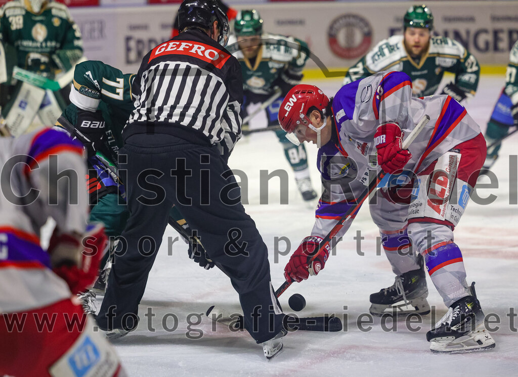 2025-11-30_060_TSV_Erding_gegen_EC_Peiting | Erding, Deutschland, 30.11.2025:Eishockey, Oberliga Süd 2025 / 2026, 22. Spieltag, TSV Erding gegen EC Peiting, Endergebnis: 5:1Philipp Michl (Erding Gladiators, #77)Foto: Christian Riedel / fotografie-riedel.net