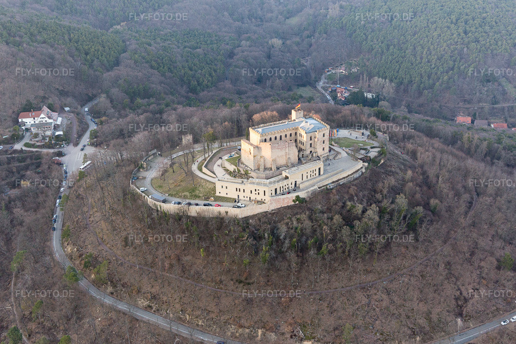 Luftbild: Oberhambach, Hambacher Schloss im Ortsteil Diedesfeld in Neustadt im Bundesland Rheinland-Pfalz in Deutschland.Foto: IMG_105177.jpg vom 24.03.2018 durch Werner Riehm/FLY-FOTO.deAuflösung des Originals: 5279 x 3520 px