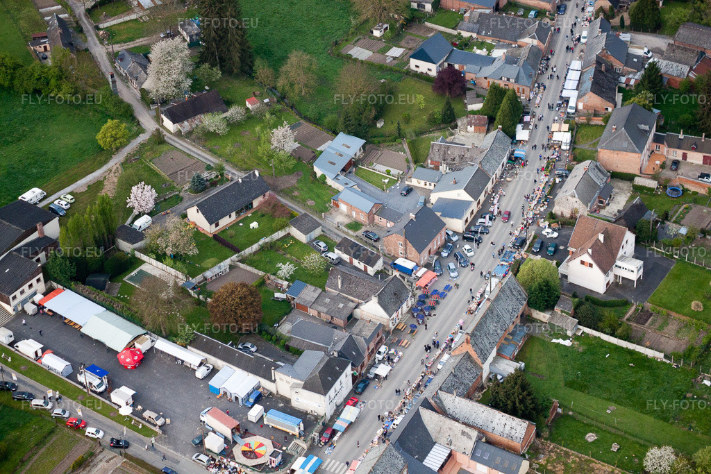 Vue aérienne: Vue de la ville à Marly-Gomont dans le département Aisne, France. Photo: IMG_39963.jpg prise le 17/04/2011 par Werner Riehm/FLY-FOTO.eu – Résolution de l'original: 4752 x 3168 px