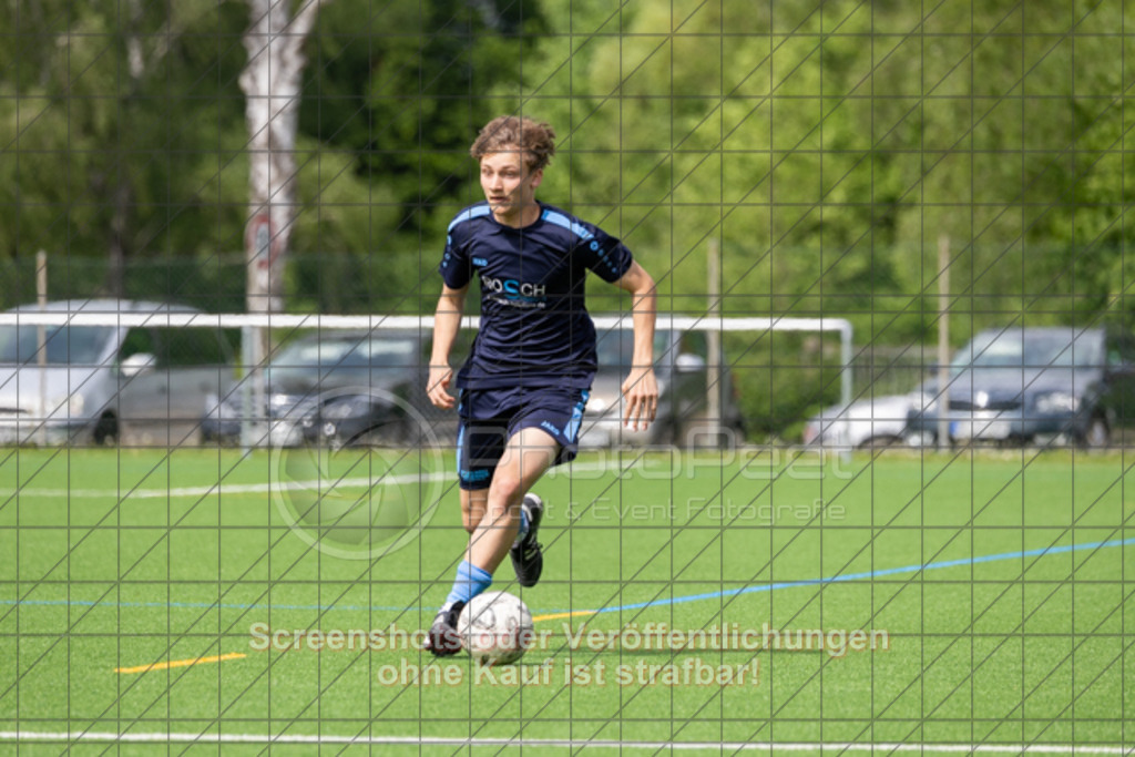 20250503_150556_0169 | #, 1.FC Eislingen (hellblau) vs. SGM TSG Zell-Hattenhofen-Holzmaden (dunkelblau), Jugend-Fussball, C-Junioren Landesstaffel Mitte, 18. Spieltag, Saison 20242025, Kunstrasenplatz, Haldenstraße 45, 73054 Eislingen, 03.05.2025 - 1500 Uhr,Foto: PhotoPeet-Sportfotografie/Peter Harich