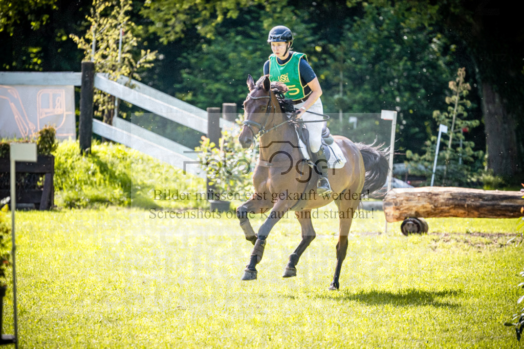 Vielseitigkeitsturnier Melle Oldendorf | Entdecke hochwertige Reitturnierfotos von Foto Oger. Professionell, emotional und authentisch – jetzt Lieblingsmomente im Shop bestellen.Deutschlandweite Turnierfotografie. - Realisiert mit Pictrs.com