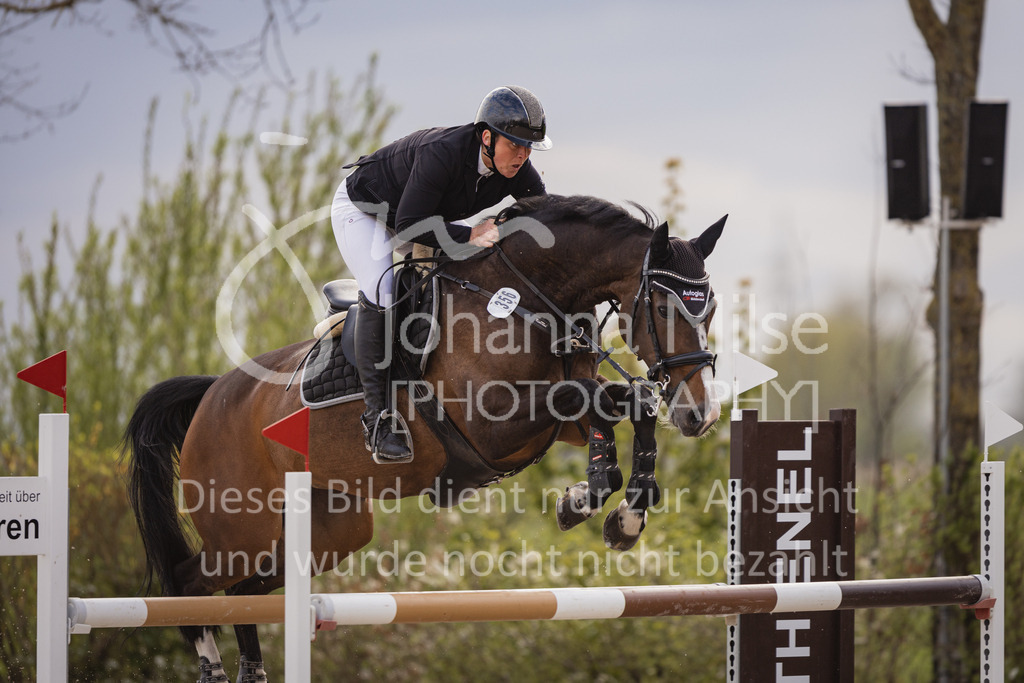 230426_HofSosath_Stil-M-616 | Deine schönsten Turniermomente als professionelle Fotos! Entdecke hochwertige Pferdesport-Fotografie im Online-Shop. Jetzt Fotos finden & bestellen!