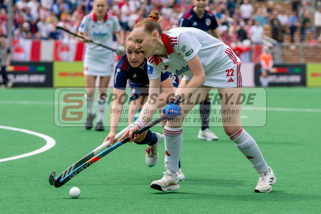 Final4_20240518-1155-0054 | Bonn, Deutschland, 18.05.2024: Antonia Lonnes (Rot-Weiss Koeln) in Aktion waehrend des Spiels der Deutsche Feldhockey-Meisterschaften 2024 zwischen Final 4 Damen Rot Weiss Köln - Mannheimer HC im Bonner THV am 18.05.2024 in Bonn, Deutschland. (Foto von Stephan Fehrmann)

Bonn, Germany, 18.05.2024: Antonia Lonnes (Rot-Weiss Koeln) in action during the game of Deutsche Feldhockey-Meisterschaften 2024 between Final 4 Damen Rot Weiss Köln - Mannheimer HC in Bonner THV at 18.05.2024 in Bonn, Deutschland. (Foto from Stephan Fehrmann)