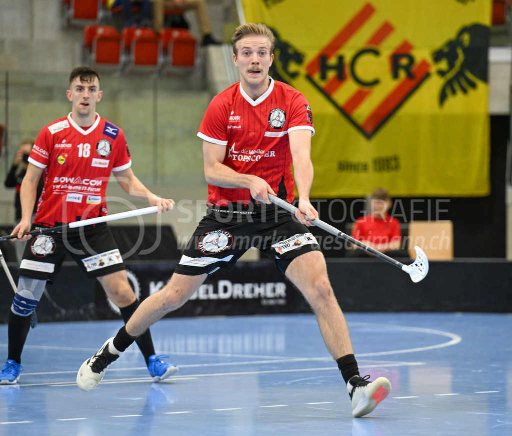HC Rychenberg vs Basel Regio - 19. November 2022 | HC Rychenberg vs Basel Regio
AXA Arena, Winterthur
Yannick Lindroos (#82 Unihockey Basel Regio), hinten Patrick Krähenbühl (#18 Unihockey Basel Regio).
Bild: Sportfotografie Markus Aeschimann | www.markus-aeschimann.ch - Realisiert mit Pictrs.com