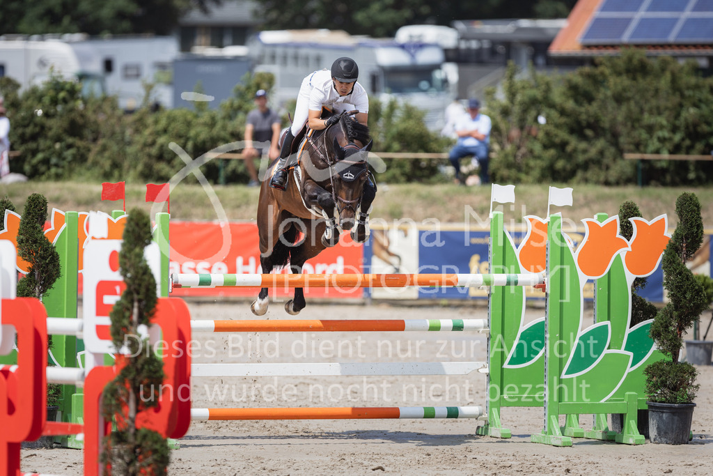 230624_PfSpTa_M2-Spr-911 | Deine schönsten Turniermomente als professionelle Fotos! Entdecke hochwertige Pferdesport-Fotografie im Online-Shop. Jetzt Fotos finden & bestellen!