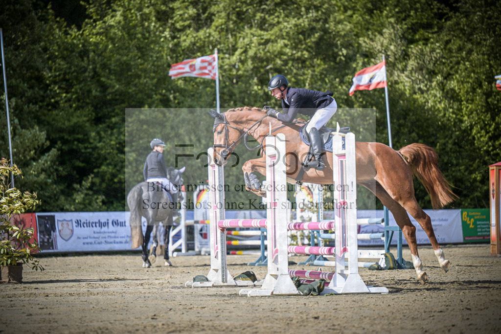 DOS_7942 | Entdecke hochwertige Reitturnierfotos von Foto Oger. Professionell, emotional und authentisch – jetzt Lieblingsmomente im Shop bestellen.Deutschlandweite Turnierfotografie. - Realisiert mit Pictrs.com