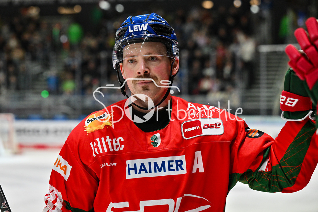 Augsburger Panther - Schwenninger Wild Wings | AUGSBURG, DEUTSCHLAND - 2. NOVEMBER: Jubel der Panther nach dem Treffer zum 2-1 durch Cody KUNYK (Augsburger Panther 20), Tor / Torschuetze / Freude / Happy beim Ligaspiel zwischen den Augsburger Panthern und den Schwenninger Wild Wings am 17. Spieltag der Penny DEL im Curt Frenzel Stadion am 02.11.2025