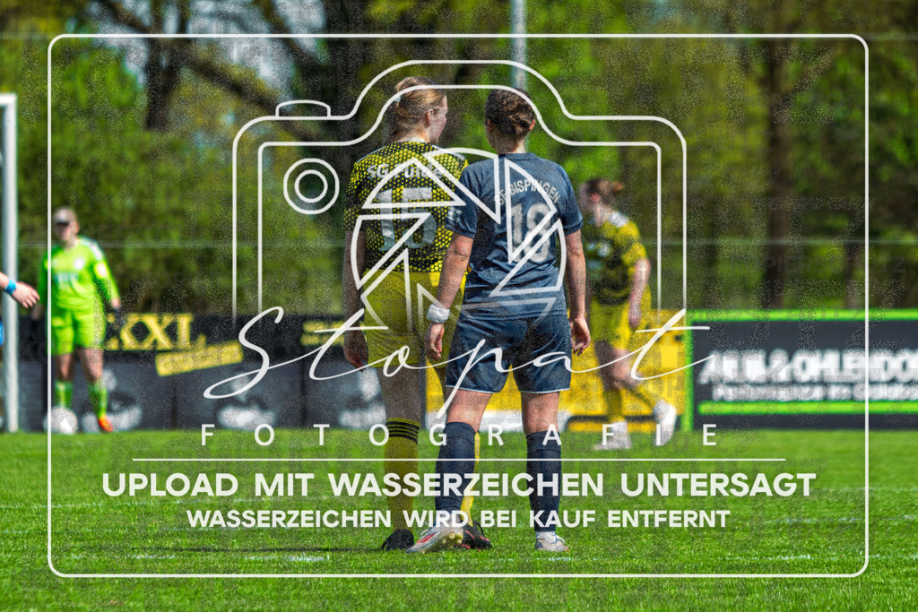 Kreisliga Damen HKCE - SG Fulde vs. Sportfreunde Bispingen | Alena Hemsath (SG Fulde #15), Rike Hartig (Sportfreunde Bispingen #18); Kreisliga Damen HKCE - SG Fulde vs. Sportfreunde Bispingen am 26.04.2026 in Zentralstadion, Fulde - Realisiert mit Pictrs.com