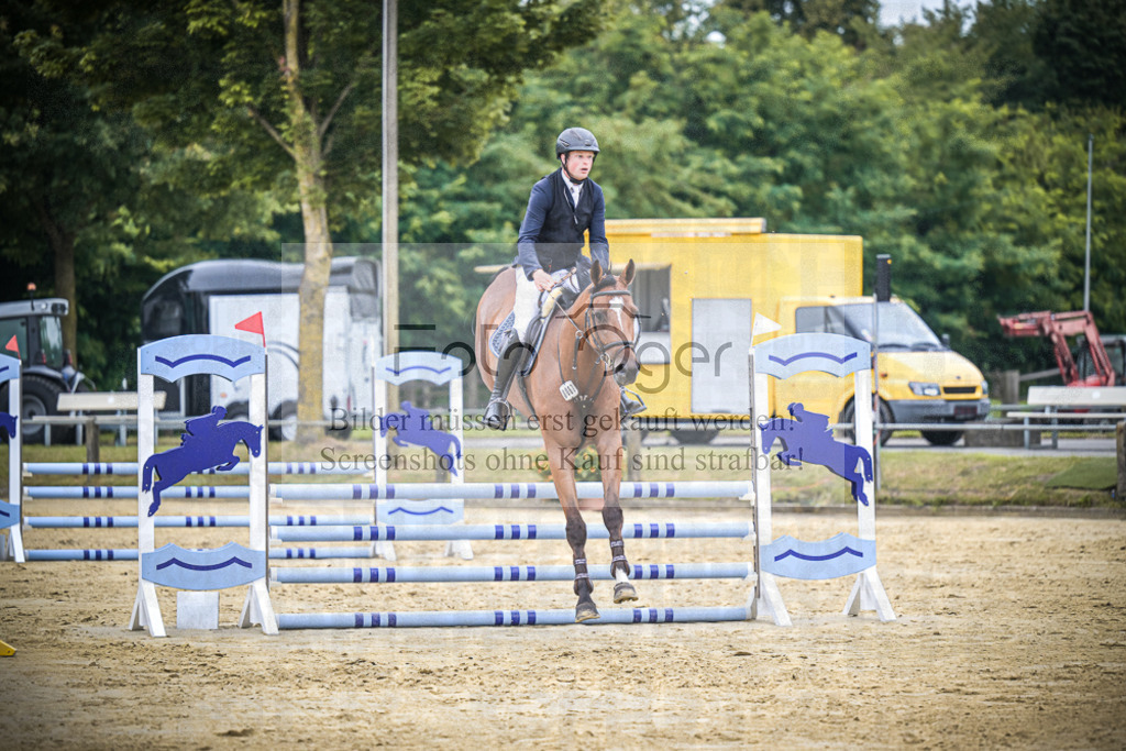 DOS_2183 | Entdecke hochwertige Reitturnierfotos von Foto Oger. Professionell, emotional und authentisch – jetzt Lieblingsmomente im Shop bestellen.Deutschlandweite Turnierfotografie. - Realisiert mit Pictrs.com