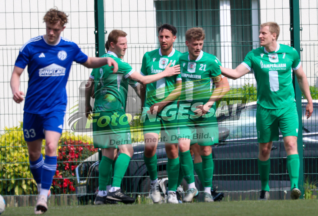Bünder SV - SV Enger-Westerenger, | Auf dem Bild zu sehen: grün Bünder SV: Mitte Doppeltorschütze Florian Schmale Bünder SV, SV Enger-Westerenger, Saison 25/26, Kreisliga A, Bünde, Deutschland - Realisiert mit Pictrs.com