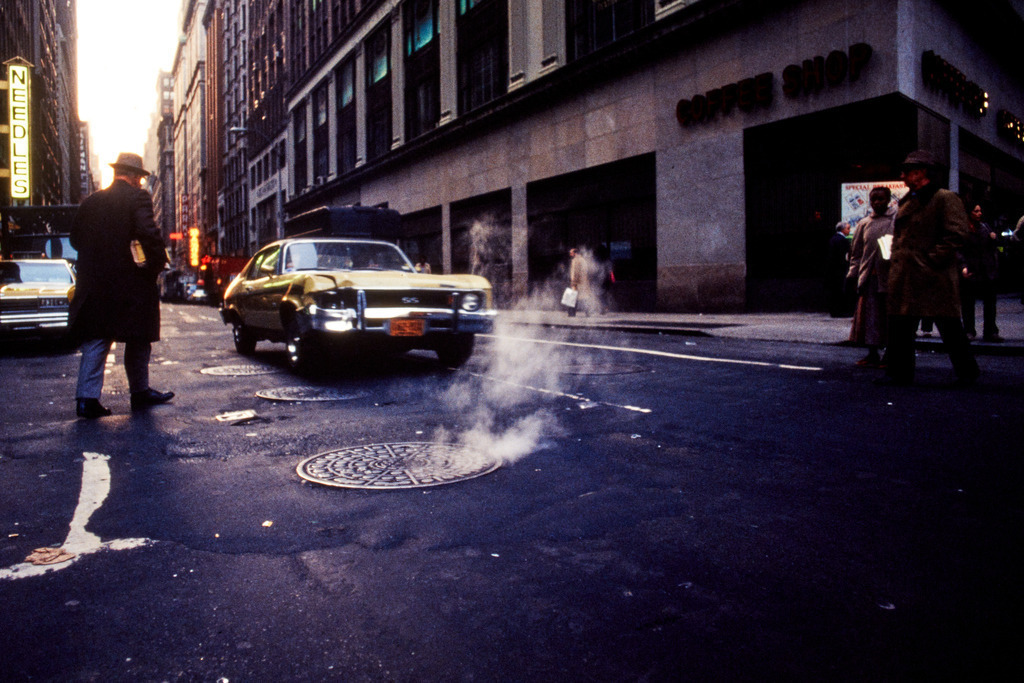 05USA_NYC_Street_1980_9688 | Beegebilder online. 
BIldarchiv von Beege Fotodesign mit ausgewählten Werken, die sich besonders gut für die Dekoration Ihrer Räume oder Wände eignen. 