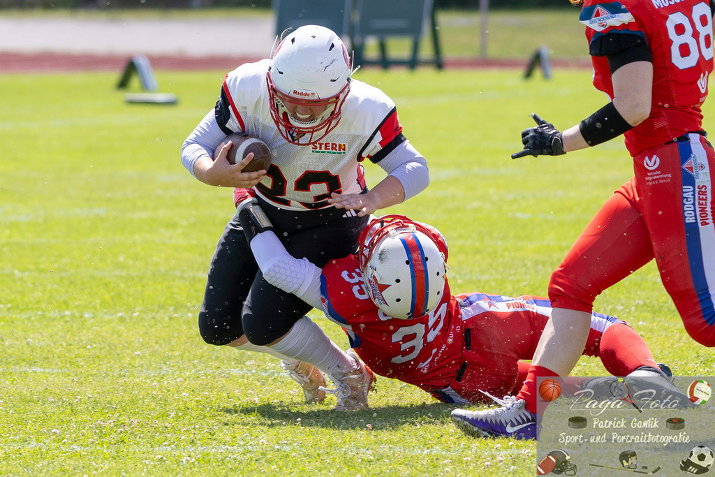 GFLW 1: German Football League Women 1: Rodgau Pioneers Ladies - Stuttgart Scorpions Sisters, 07.06.2026 | Jennifer Gerndt (Rodgau Pioneers Ladies #35) tackled / ringt Annalena Welter (Stuttgart Scorpions Sisters #23) zu Boden, Rodgau Pioneers Ladies - Stuttgart Scorpions Sisters, Rodgau, Maingau-Energie-Stadion "Am Weichsee", 7.6.2026 - Realisiert mit Pictrs.com