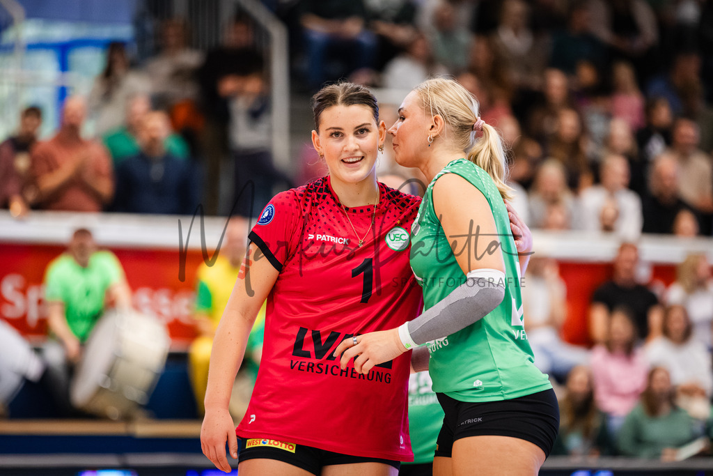 Volleyball, 1. Bundesliga Frauen, Hauptrunde, 1. Spieltag, Saison 2025/2026: USC Münster - SSC Palmberg Schwerin | 1. Bundesliga Frauen, Hauptrunde, 1. Spieltag, Saison 2025/2026, USC Münster empfängt SSC Palmberg Schwerin in der Sporthalle Berg Fidel in Münster. Foto: sportfotografie.ms | Markus Paletta - Realisiert mit Pictrs.com