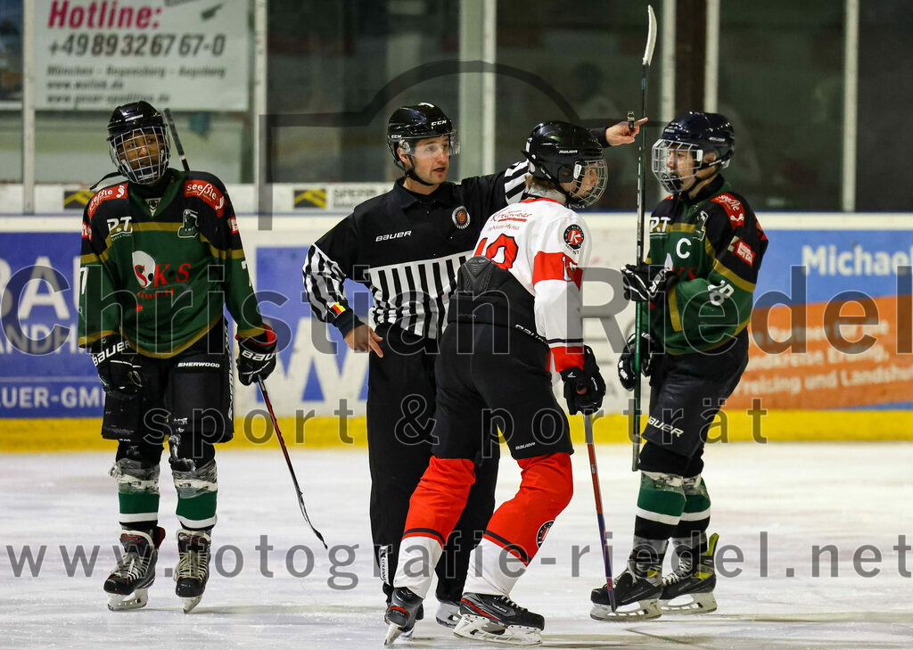 2022-12-04_030_TSV_Erding_gegen_EHC_Klostersee | Erding, Deutschland, 04.12.2022:
Eishockey, Bayernliga U17 2022 / 2023, 11. Spieltag, TSV Erding gegen EHC Klostersee, Endergebnis: 3:5

Leonard Wurm (Erding Gladiators, #18)

Foto: Christian Riedel / fotografie-riedel.net