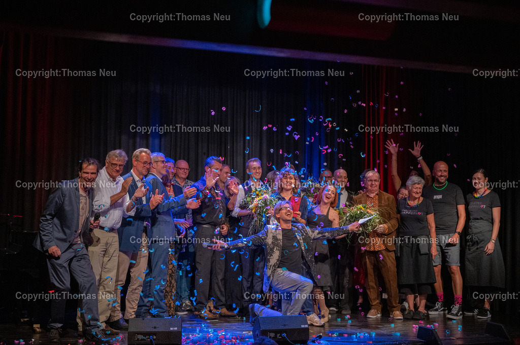 DSC_1531 | ble, Theater Sapperlot, Lorscher Abt , SChlussbild mit allen Akteuren, Jury und Sponsoren und der Gewinnerin Mia Pittroff, 2023, ,, Bild: Thomas Neu