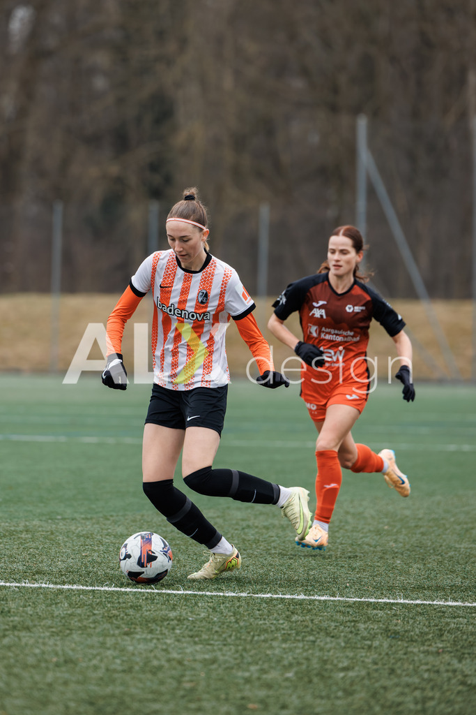 Fußball I Frauen I Saison 2025-2026 I Freundschaftsspiel I FC Aarau Frauen - SC Freiburg U20 I 24.01.2026 | 4 Laura Ernst (SC Freiburg U20) – Abwehr - Realisiert mit Pictrs.com