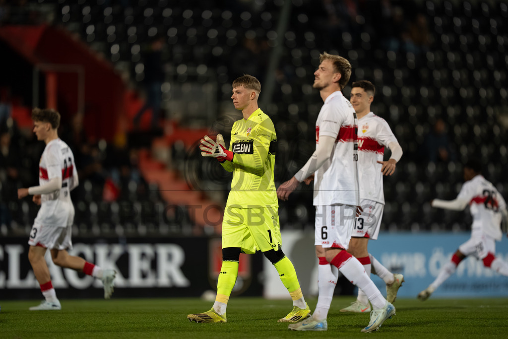 VfB Stuttgart II vs. FC Energie Cottbus, Fussball, 3.Liga, 27. Spieltag, Saison 2025/2026, 03.03.2026 | Florian Pascal Hellstern (VfB Stuttgart II, #01),VfB Stuttgart II vs. FC Energie Cottbus, Fussball, 3.Liga, 27. Spieltag, Saison 2025/2026, 03.03.2026Foto: photosbyphips/Philip Ziegler