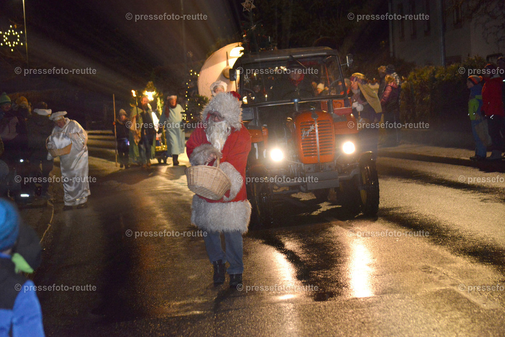 -news-2022-Dez05-Nikolo-Einzug-Lechaschau-WTV_6254 | Info aus dem Bezirk Reutte/Ausserfern Tirol sowie eine umfangreiche Bilddatenbank über die gesamte Region: Lechtal, Talkessel Reutte, Tannheimertal, Zwischentoren. Lech, Plansee, Zugspitze, Grenztunnel, B179, Fernpassstraße, Verkehr, Lawinen, Tradition, - Realisiert mit Pictrs.com