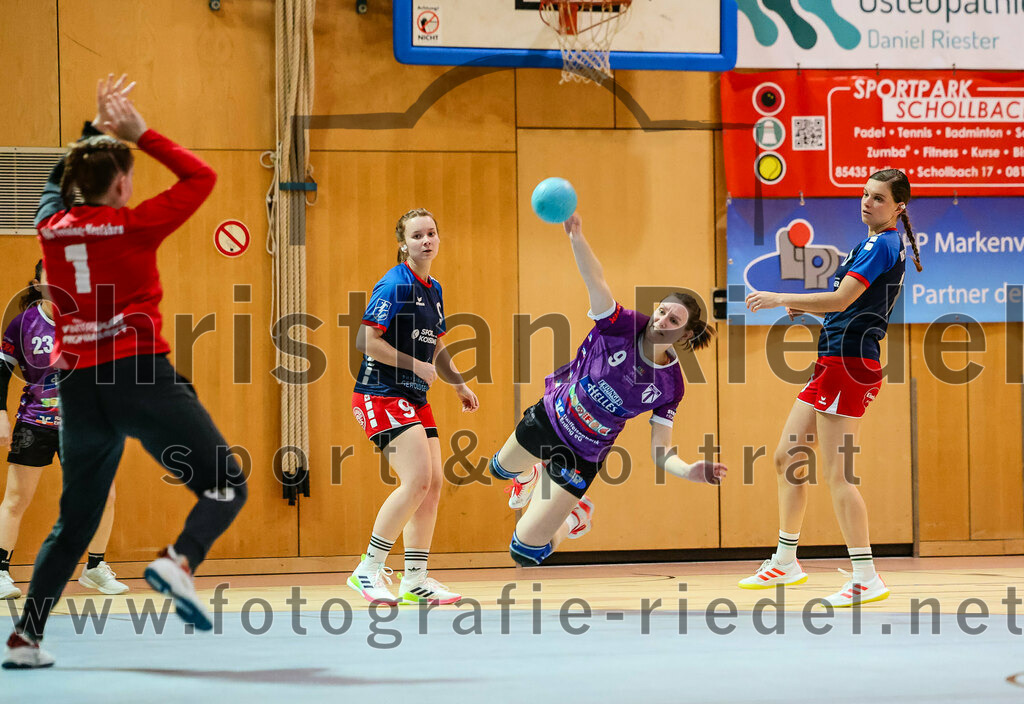 2023-12-09_027_SpVgg_Altenerding_gegen_HSG_Freising-Neufahrn | Erding, Deutschland, 09.12.2023:
Handball, Bezirksoberliga Frauen Altbayern 2023 / 2024, 9. Spieltag, SpVgg Altenerding gegen HSG Freising-Neufahrn, Endergebnis: 29:28

Nadine Krings (HSG Freising-Neufahrn, #1), Franziska Edler (HSG Freising-Neufahrn, #9), Julia Kranich (SpVgg Altenerding, #9)

Foto: Christian Riedel / fotografie-riedel.net