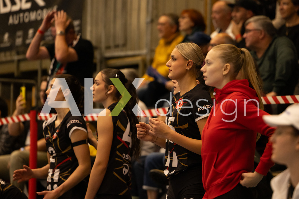 Volleyball I Frauen I Saison 2025-2026 I CEV Volleyball Challenge Cup 2026 | Women I 16th Finals I VC Kanti Schaffhausen - TJ Ostrava I 03.12.2025 | TJ Ostrava - 15 Tereza Bidláková (CZ) – Mittelblock - Realisiert mit Pictrs.com