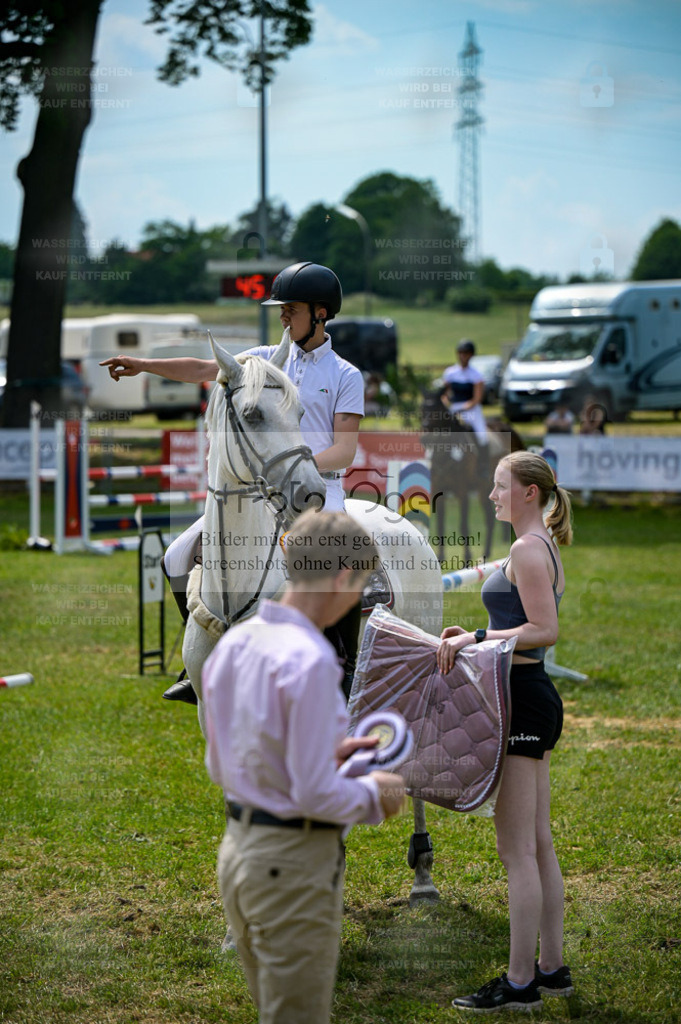 Reitturnier Voxtrup | Entdecke hochwertige Reitturnierfotos von Foto Oger. Professionell, emotional und authentisch – jetzt Lieblingsmomente im Shop bestellen. - Realisiert mit Pictrs.com