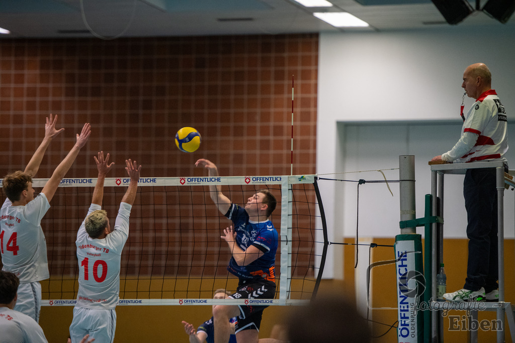 VSG Ammerland-Oldenburger TB | Regionalliga; VSG Ammerland (blau)-Oldenburger TB (weiß) am 18.01.2025 in Bad Zwischenahn (Sporthalle Schilldestraße ), Photo: Philip Eiben 2025 - Realisiert mit Pictrs.com