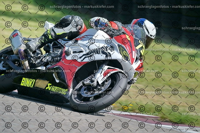 26BT02-1483 | markuskiefer.com - Realisiert mit Pictrs.com