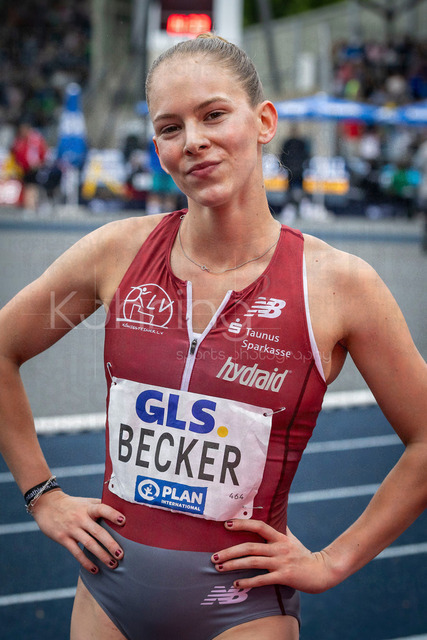 Deutsche Leichtathletik-Meisterschaften; Bochum-Wattenscheid, 26.07.2026 | Jana Marie Becker (Königsteiner  LV) nach ihrem zweiten Platz über 800m; Deutsche Leichtathletik-Meisterschaften am 26.07.2026 im Lorheide-Stadion, Bochum-Wattenscheid (Nordrhein-Westfalen).