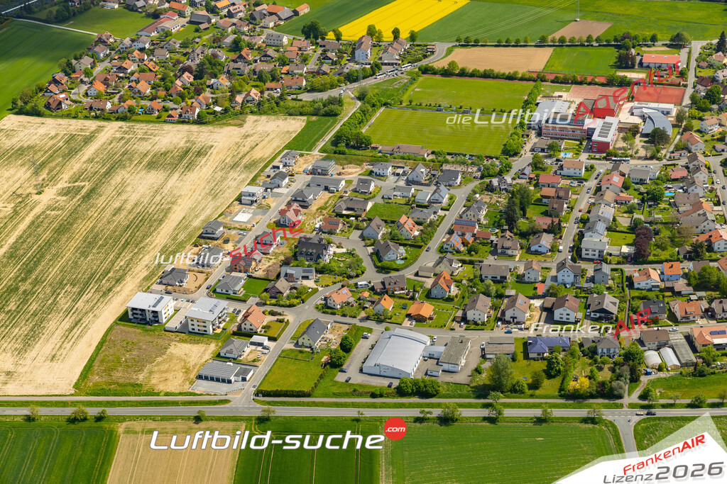 Das Luftbild der Stadt Mitwitz wurde 2022 vom Flugzeug heraus erstellt (keine Drohnen-Aufnahmen) Aufnahmehöhe ca.450 Meter- hohe Bildauflösung und Druck-Qualität. Garantiert!