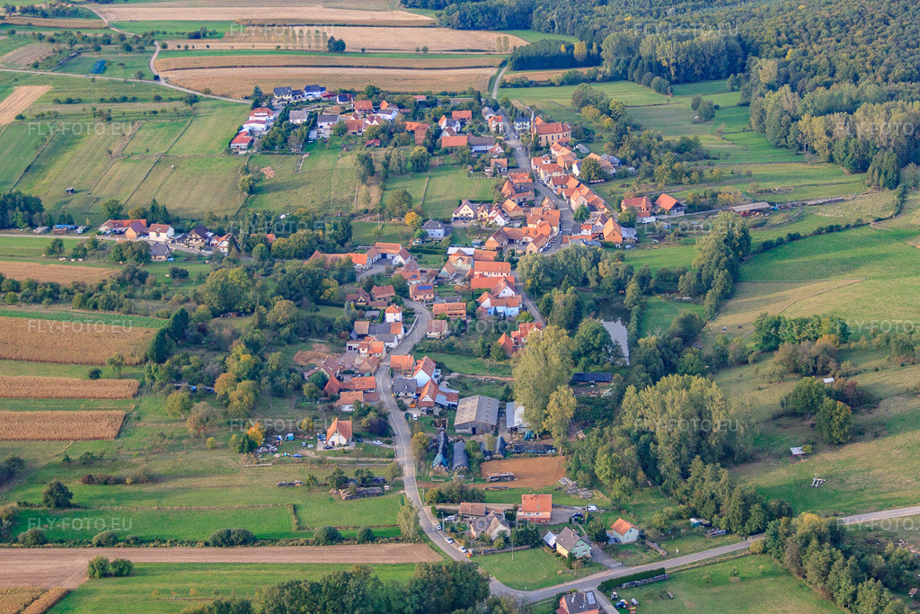 Vue aérienne: Vue de la ville depuis le sud à Gundershoffen dans le département Bas Rhin, France – .Photo: IMG_53675.jpg prise le 30/09/2012 par Werner Riehm/FLY-FOTO.eu – Résolution de l'original: 4752 x 3168 px